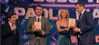  ??  ?? ● 1 Urbano Cairo, presidente di Rcs Mediagroup, con Paolo Maldini, Diletta Leotta e Christian Vieri sul palco dei Gazzetta Sports Awards 2 Maldini e Vieri ricevono il premio categoria «Legends» ● BOZZANI 1