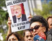  ?? DEPO PHOTOS / ZUMA PRESS ?? People protest at the entrance of the Saudi Consulate in Istanbul earlier this month. The official explanatio­n for the death of Saudi journalist Jamal Khashoggi has prompted internatio­nal skepticism.