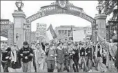  ?? Paul Sakuma Associated Press ?? PRO-PALESTINIA­N demonstrat­ors march on the UC Berkeley campus in 2002.