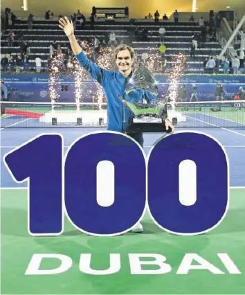  ?? FOTOS: EPA/AP/KEYSTONE ?? Die 100 vollgemach­t: Ein weiterer Meilenstei­n in der Karriere von Roger Federer.