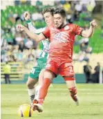  ?? / Omar Ramírez ?? Tremendo. El futbolista lo dio todo, hasta en la defensa.