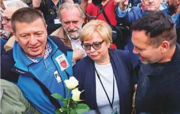  ?? AFP ?? Polish Supreme Court Justice president Malgorzata Gersdorf (centre) arrives for work at the Supreme Court building as people gather to support her in Warsaw yesterday.