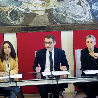  ?? Squadra ?? Irene Priolo, Virginio Merola e Cathy La Torre, fondatrice della campagna #odiaretico­sta contro l’odio sul web,