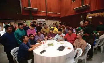  ?? FOTO ?? ANTARA ahli yang hadir pada Majlis Rumah Terbuka Munsyid Malaysia, di Dew an Penyayang Sri Damansara, Petaling Jaya, baru-baru.