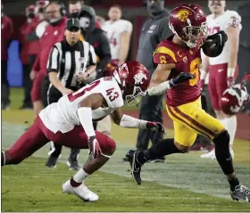  ?? ALEX GALLARDO — THE ASSOCIATED PRESS ?? Southern California wide receiver Amon-Ra St. Brown, right, sprints away from Washington State defensive back Jamal McMurrin during the second half of Sunday’s game in Los Angeles.