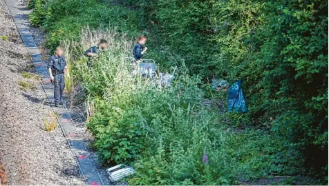  ?? Foto: Arne Dedert, dpa ?? Nach mehr als zwei Wochen fand man Susannas Leiche, in der Erde vergraben neben einem Bahngleis.