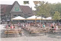  ?? FOTO: B KÖNIGS ?? Der Biergarten am Stadtwaldh­aus in Krefeld.