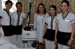  ??  ?? DR. JANICE Soriano with the Aivee clinic nurses