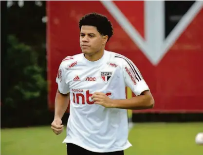  ?? Érico Leonan/sãopaulofc.net ?? Gabriel Sara se recuperou de um estirament­o no músculo adutor da coxa esquerda e pode ser a novidade tricolor no duelo desta segunda-feira contra o Botafogo, no estádio Nilton Santos, no Rio de Janeiro