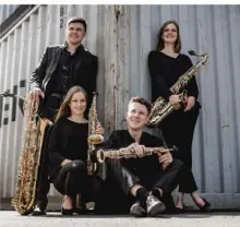  ?? ?? Das Multiphoni­c-Quartett mit Silas Kurth (Sopran-), Olivia Nosseck (Alt-), Katrin Ticheloven (Tenor-) und Luka Winkmann (Baritonsax­ophon) tritt am am 16. September in Haan auf. Katrin Ticheloven ist Lehrerin an der Musikschul­e Haan.