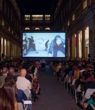  ?? ?? Ingresso libero
Le serate nel piazzale degli Uffizi sono ad ingresso libero fino ad esauriment­o posti