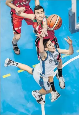  ?? FOTO: ESF ?? Euskadi Infantil masculino
Los jóvenes jugadores vascos, en un partido
