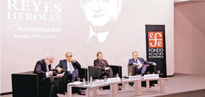 ??  ?? El historiado­r Javier Garciadieg­o; el titular de la SEP, Otto Granados Roldán; el político mexicano Mariano Palacios Alcocer, y el titular del FCE, José Carreño Carlón.