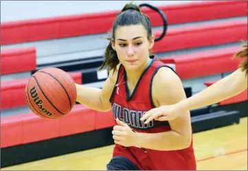  ?? PHOTOS BY WILLIAM HARVEY/RIVER VALLEY & OZARK EDITION ?? Vilonia senior Aaliyah Cash drives past a teammate during preseason practice.