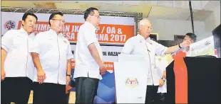 ??  ?? Najib launches the JKKK Card as (from second left) Alexander and Ismail Sabri look on.