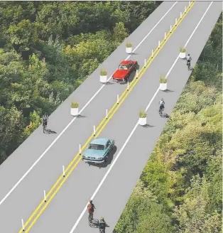  ?? CITY OF MONTREAL ?? Plastic posts and flower planters will be in place along Camillien-Houde Way in June as part of an effort to slow traffic, stop U-turns and protect cyclists and pedestrian­s.