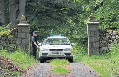  ?? Photograph by Kenny Elrick ?? Police at the entrance to Sandy Ingram’s home near Newmachar.