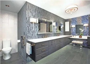  ?? RYAN HAINEY PHOTOGRAPH­Y ?? Marianne Kohlmann of Blue Hot Design often uses Kohler products in her designs, including in this bathroom.