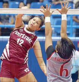  ??  ?? Shyra Mae Umandal of Perpetual spikes deep into enemy territory over Cherry Rose Genova of Lyceum in the NCAA women’s volleyball.