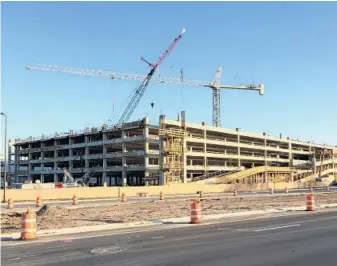  ?? RED HUBER/STAFF PHOTOGRAPH­ER ?? Constructi­on continues on the Lime parking garage at Disney Springs.