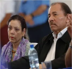  ?? AP / ArcHiVo ?? Este martes, Daniel Ortega cumplió 26 días sin aparecer en público en su país. Aquí, junto a su esposa, Rosario Murillo.