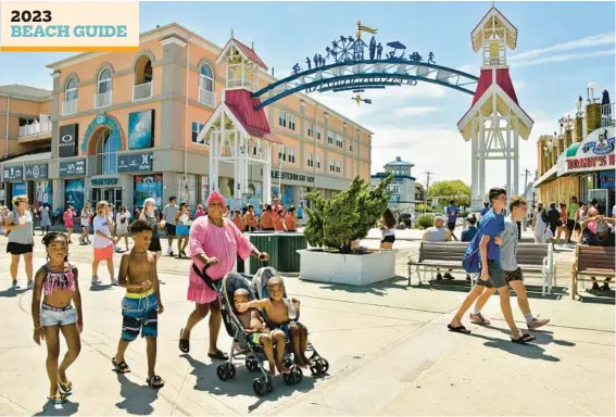  ?? AMY DAVIS/THE BALTIMORE SUN ?? Visitors enjoy a sunny weekday afternoon at Ocean City.