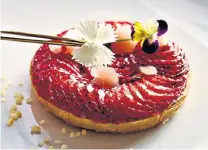  ?? ?? Sweet spot: sample Yannick Alléno’s strawberry tart at One&Only the Palm
Aquarium views: Ossiano at Atlantis is run by French chef Gregoire Berger