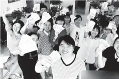  ??  ?? The monthly reward program has successful­ly motivated over half of Xian Jingtian employees to lose weight.
