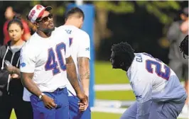  ?? STEVE LUCIANO AP ?? Bills linebacker Von Miller (40) speaks with cornerback Kaiir Elam during a practice session near London on Friday. Miller says it’s a “safe bet” he’ll play Sunday.