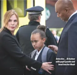  ??  ?? Detective… DI Ashton with pupil Lysette andhead teacher Noah