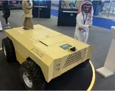  ?? Robert Tollast / The National ?? Saudi Arabia’s Atwad unmanned ground system can carry up to 100kg of supplies for soldiers