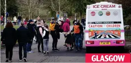  ??  ?? GLASGOW
Flaking out: Ice cream tempts visitors to Kelvingrov­e Park