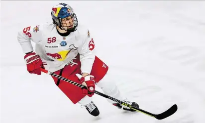  ?? BILD: SN/GEPA PICTURES/MATIC KLANSEK ?? Der Oberndorfe­r Luca Auer ist ein echtes „Eigengewäc­hs“im Eishockey.