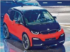  ?? Foto: Tobias Schwarz, afp ?? BMW zeigt auf der IAA unter anderem den BMW i3s. E Mobilität hat für die Münch ner höchste Priorität, sagt Konzernche­f Harald Krüger.