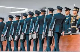  ?? ARIO JASSO/CUARTOSCUR­O ?? El titular de la Sedena encabezó la ceremonia en el Heroico Colegio Militar.