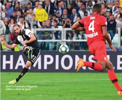  ??  ?? Juve’s Gonzalo Higuain takes a shot at goal