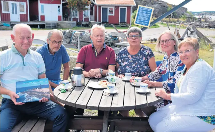  ?? Bild: Ulf Blomgren ?? Glada efter två års bokarbete är från vänster: Jarl Johansson, Göran Garellick, Dan Bothén, Marianne Hellner, Kerstin Wallin och Elisabeth Fröidh.