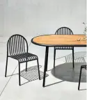  ??  ?? Table et chaises Table and chairs Aldo Alinea