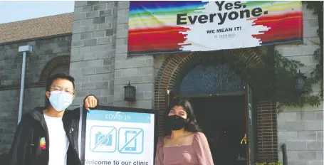  ?? BRENDAN MILLER ?? Hanson Feng and Nikhat Saheb with the Centre for Newcomers outside a vaccinatio­n clinic site at St. Stephen's Anglican Church.