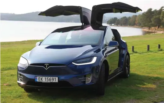  ?? FOTO: TOR MJAALAND ?? Tesla topper registreri­ngsstatist­ikken blant elbilene i Kristiansa­nd i juni. Her Model X som er nummer tre blant enkeltmode­llene, slått av Renault Zoe og Volkswagen Golf.