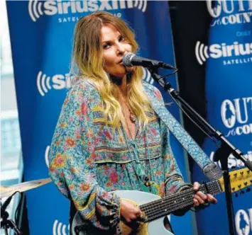 ?? FACEBOOK. COM PHOTO ?? Country singer Elizabeth Cook is an on-air hostess with Sirius XM’s Outlaw Country station.