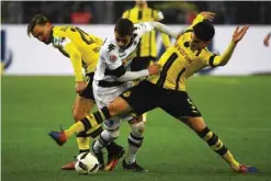  ??  ?? DORTMUND: Moenchengl­adbach’s Belgian midfielder Thorgan Hazard, Dortmund’s Spanish defender Marc Bartra and Dortmund’s defender Marcel Schmelzer vie for the ball during the German first division Bundesliga football match between Borussia Dortmund and...