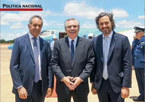  ?? ?? ALBERTISMO. Scioli avisó que no piensa bajarse de la candidatur­a. Cafiero, que fue funcionari­o suyo, trabaja cerca del motonauta.