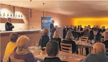  ?? FOTO: CSU WASSERBURG ?? Die CSU-Kandidaten für den Gemeinde- und Kreistag treffen sich auf dem Weingut Schmidt.