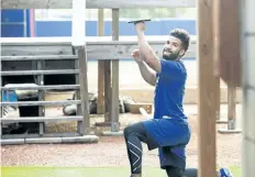  ?? NATHAN DENETTE/THE CANADIAN PRESS ?? Blue Jays manager John Gibbons believes Devon Travis, pictured working out in Dunedin, Fla., has the tools to be a one of the best hitters in baseball. He just has to stay healthy.