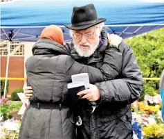  ??  ?? Rabbi Chuck Diamond, former Rabbi of the Tree of Life Congregati­on, conducts a Shabbat prayer vigil Saturday morning in the in front of the Tree of Life Synagogue. — AFP photo