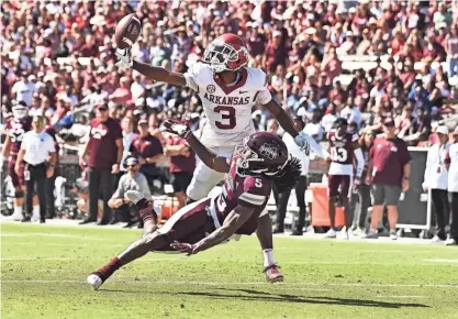  ?? MATT BUSH/USA TODAY SPORTS ?? Arkansas Razorbacks defensive back Dwight McGlothern breaks up a pass intended for Mississipp­i State Bulldogs wide receiver Lideatrick Griffin in an Oct. 8 game at Starkville.