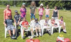  ?? FOTO: VOLKMAR HOFFMANN ?? Unser Bild zeigt die Kinder mit links Betreuerin und ganz rechts Vorsitzend­e Kristina Bronner