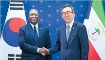  ?? Ministry of Foreign Affairs ?? South Korean Foreign Minister Cho Tae-yul (right) poses for a photo with his Equatorial Guinean counterpar­t, Simeon Oyono Esono Angue, at the Seoul ministry on Wednesday.