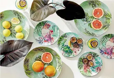  ??  ?? Melamine tableware is perfect for relaxed outdoor entertaini­ng or stylish summer picnics.